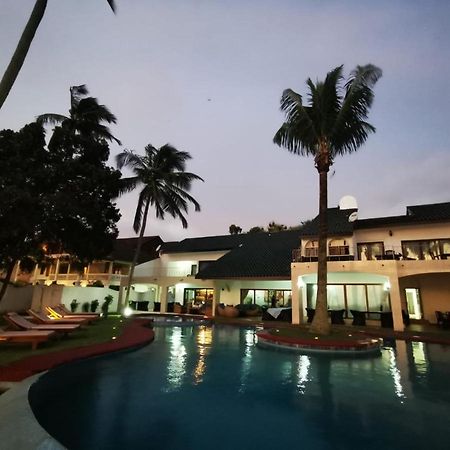 Residence Hoteliere Oceane Либревил Екстериор снимка