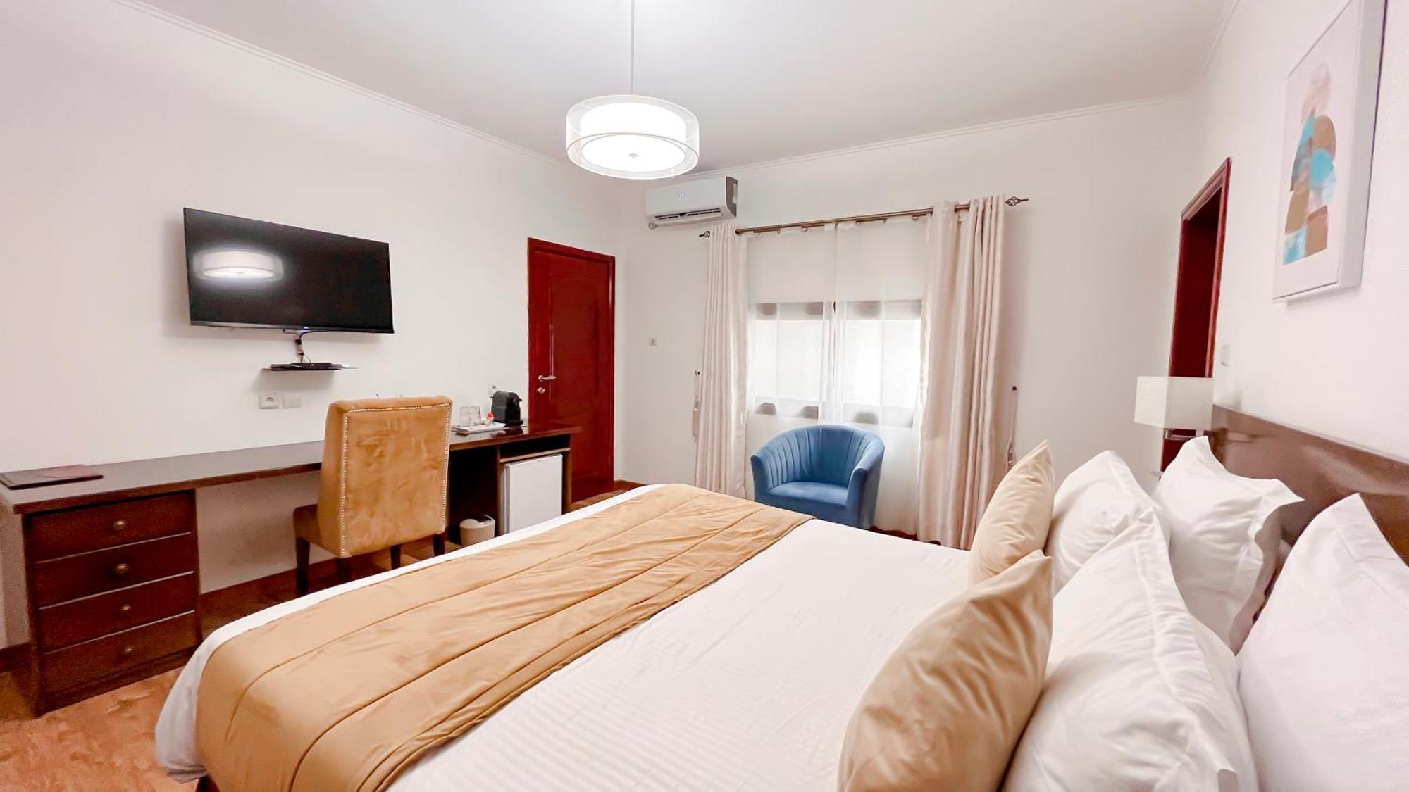 Residence Hoteliere Oceane Либревил Екстериор снимка