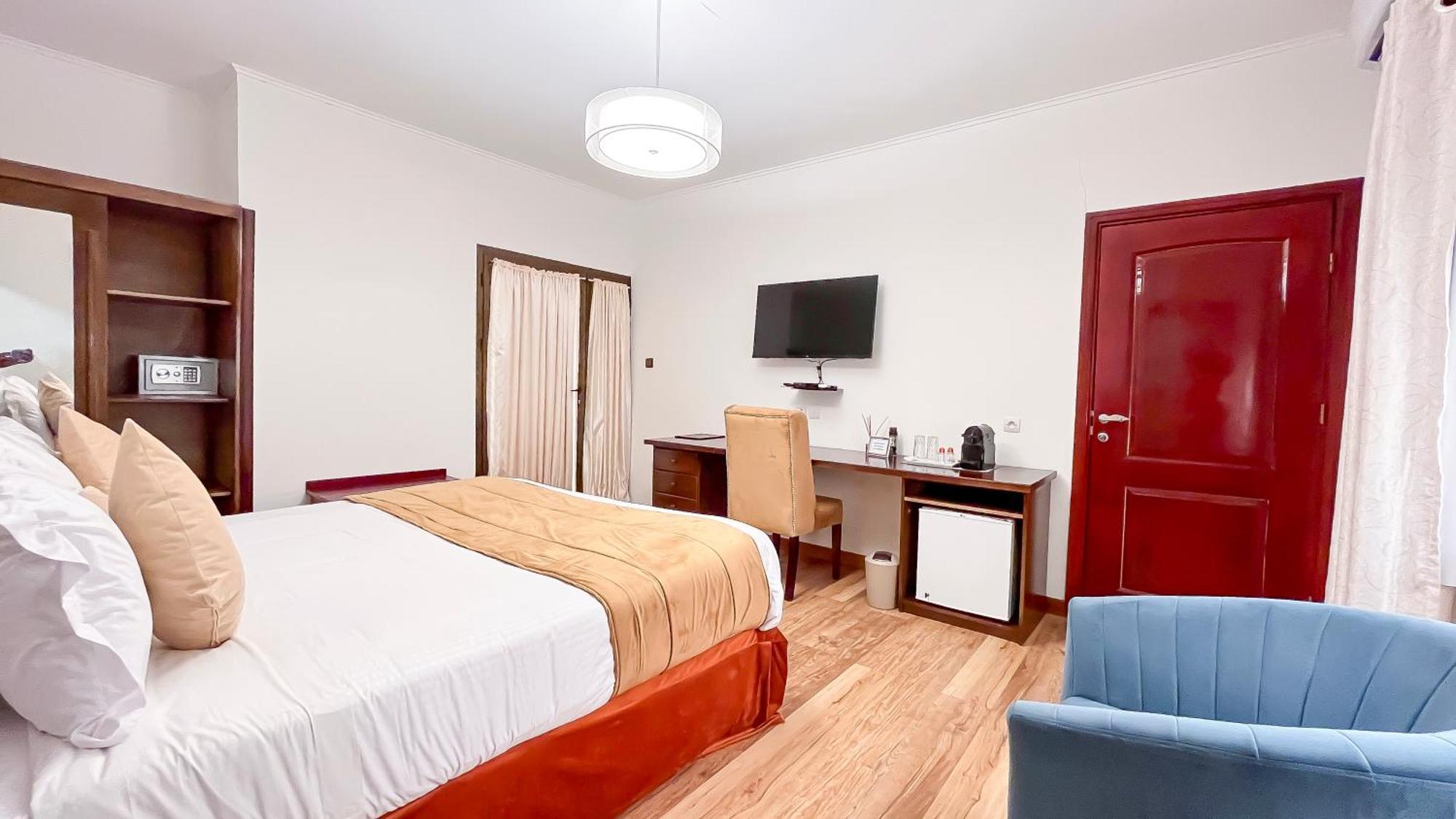 Residence Hoteliere Oceane Либревил Екстериор снимка