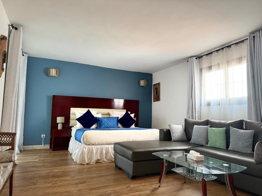 Residence Hoteliere Oceane Либревил Екстериор снимка