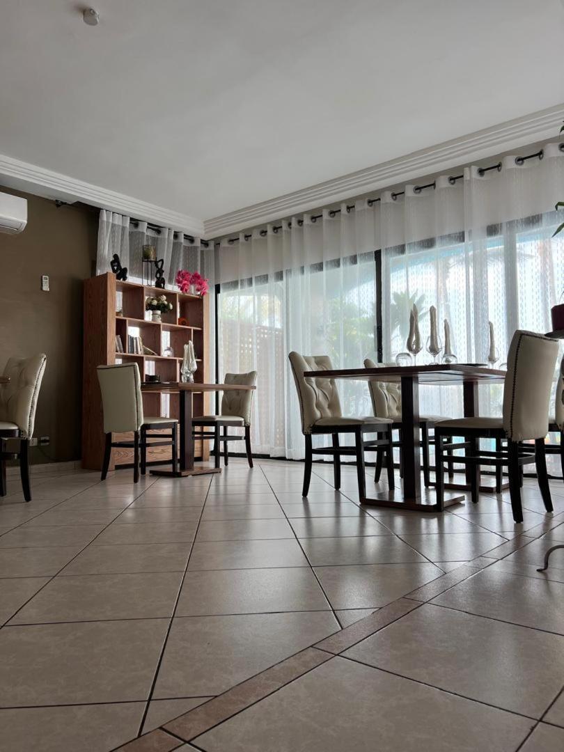 Residence Hoteliere Oceane Либревил Екстериор снимка