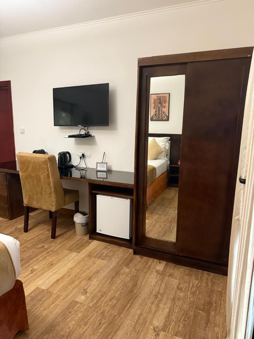 Residence Hoteliere Oceane Либревил Екстериор снимка