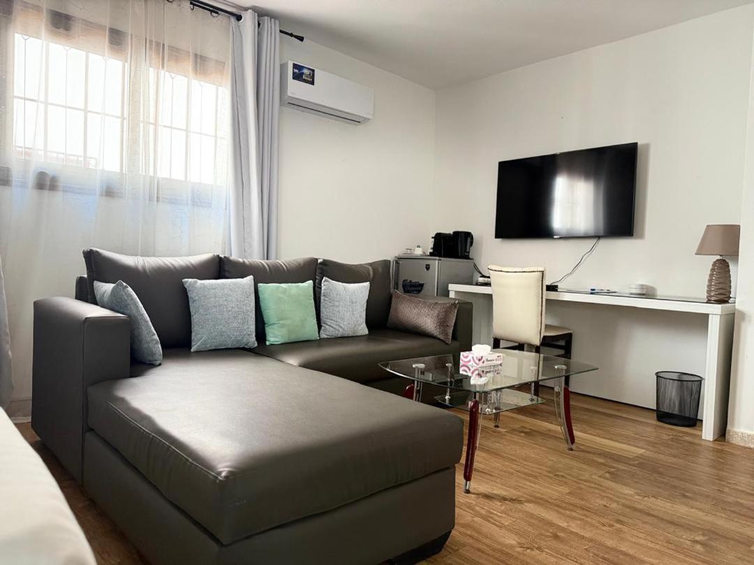 Residence Hoteliere Oceane Либревил Екстериор снимка