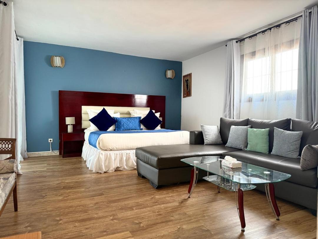 Residence Hoteliere Oceane Либревил Екстериор снимка