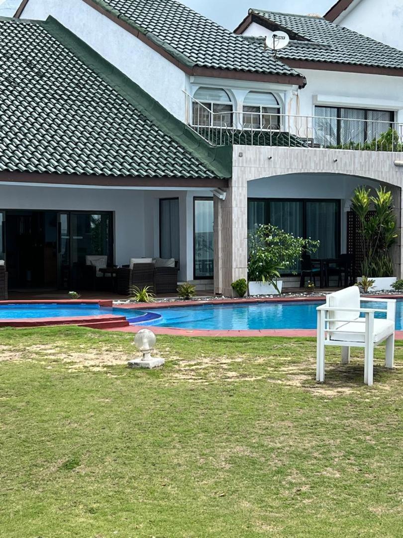 Residence Hoteliere Oceane Либревил Екстериор снимка