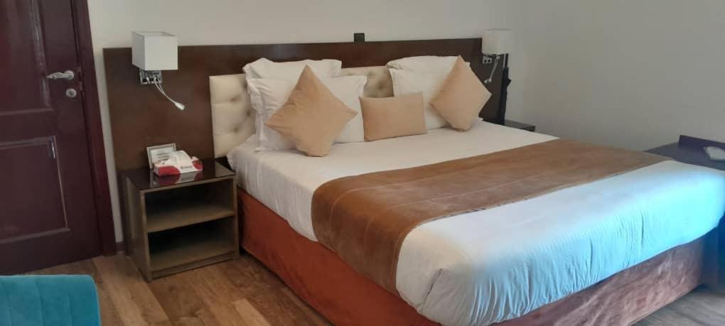 Residence Hoteliere Oceane Либревил Екстериор снимка