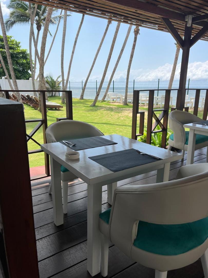 Residence Hoteliere Oceane Либревил Екстериор снимка