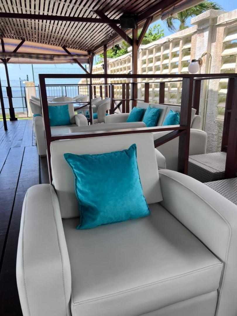 Residence Hoteliere Oceane Либревил Екстериор снимка