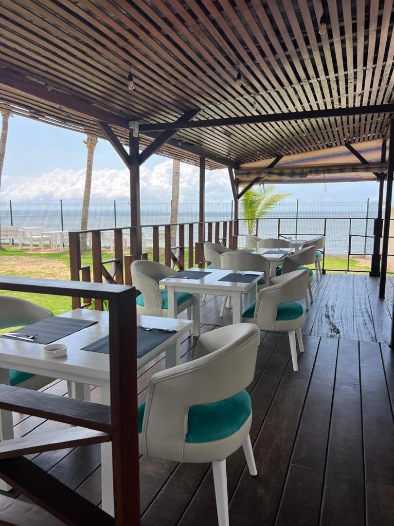 Residence Hoteliere Oceane Либревил Екстериор снимка